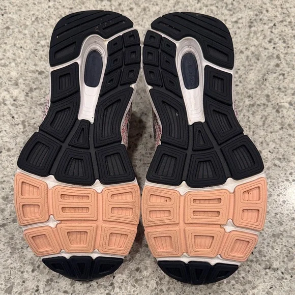 Women’s 5.5 New Balance Pink and Navy Athletic Sneakers 680v6 Running Shoes - Picture 8 of 9